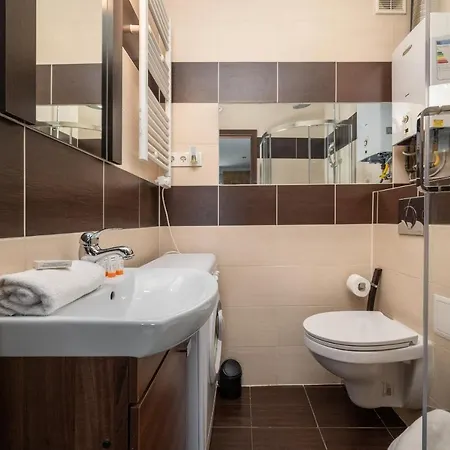 Market Square Corner Kuznicza By Renters * Breslavia